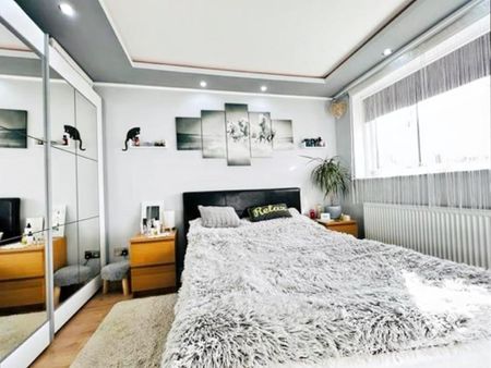 Dorchester Crescent - Photo 3