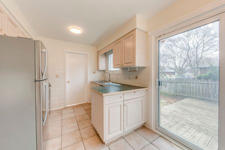 For Lease - 1697 Missenden Crescent, Mississauga, Ontario - Photo 5
