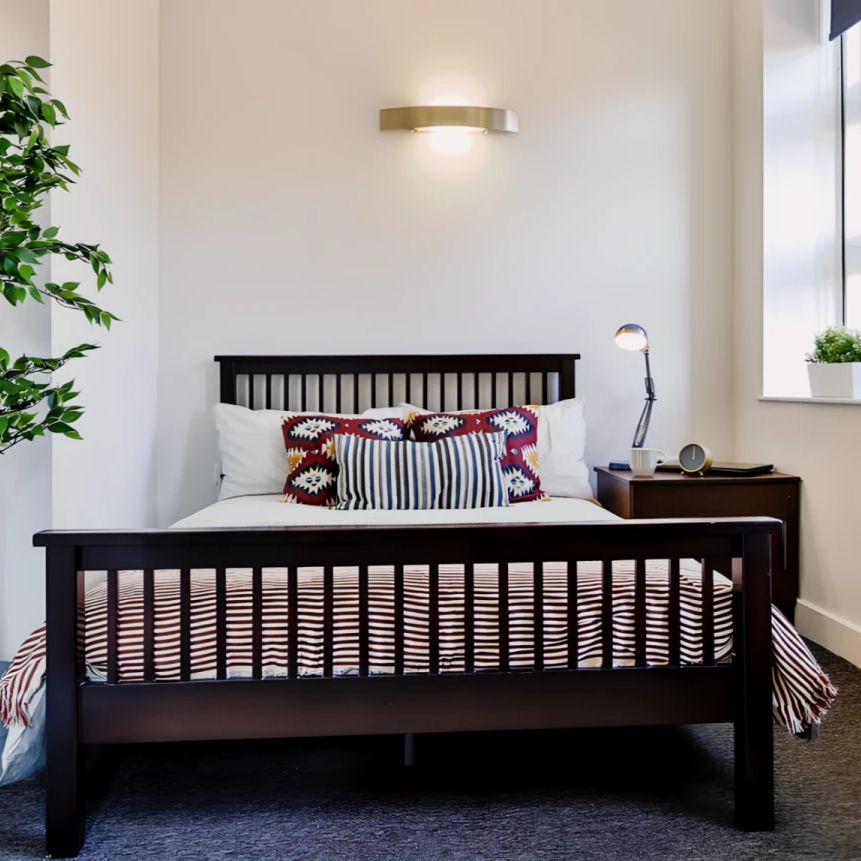 Classic 1-Bed Apartment - Photo 1