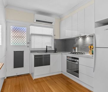 Fully Renovated, Private Unit For Garden Enthusiasts! - Photo 3