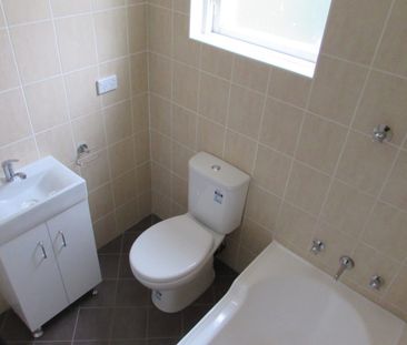 Convenient 2 bedroom unit - Photo 3