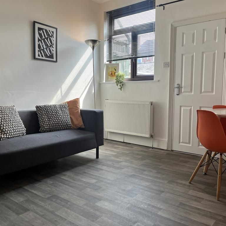 3 bedroom terraced house to rent - Photo 1