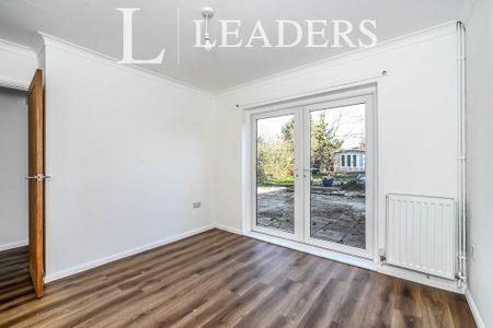 3 bedroom semi-detached house to rent - Photo 4