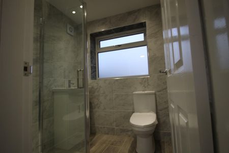 3 Bedroom Semi-Detached House for Rent - Photo 5