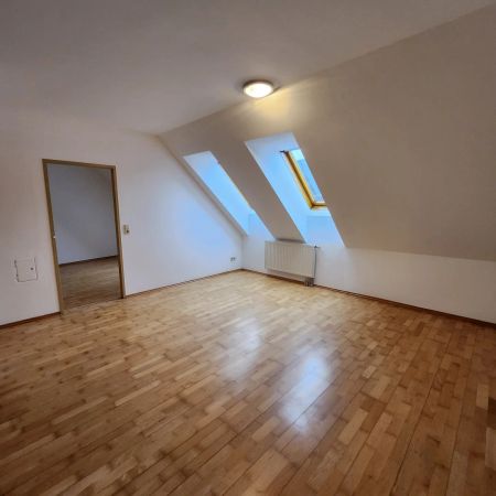 Reizende Dachgeschoss-Wohnung Nähe Ortszentrum - Photo 2