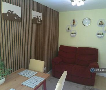 3 bedroom semi-detached house to rent - Photo 5