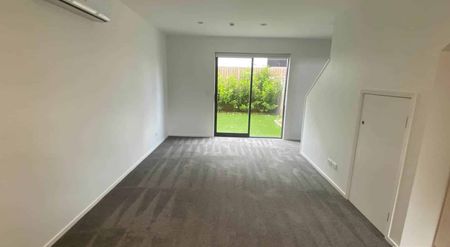 Modern & Low Maintenance - Photo 4