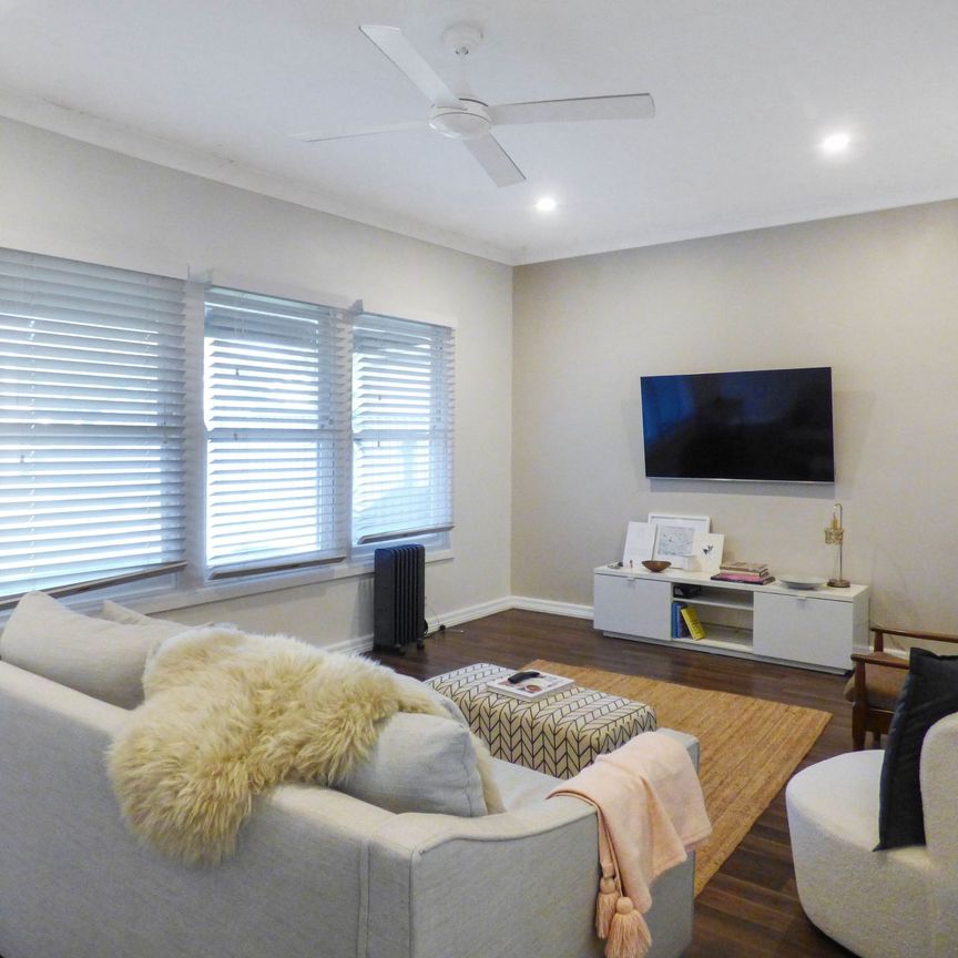 3 bedroom home just a short distance from the CBD & Tamworth Street shops - Photo 1