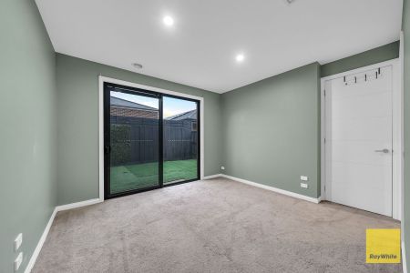 A Luxurious Family Haven You'll Love Coming Home To! - Photo 3