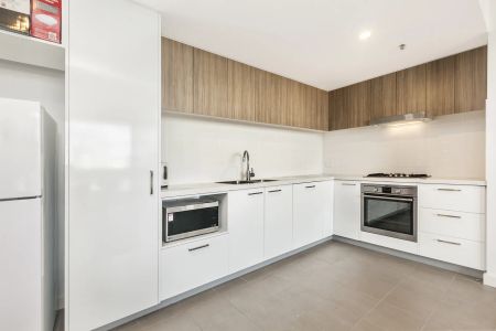 GREAT LOCATION WITH STYLISH, MODERN AND FURNISHED APARTMENT IN EXCEPTIONAL LIFESTYLE. - Photo 5