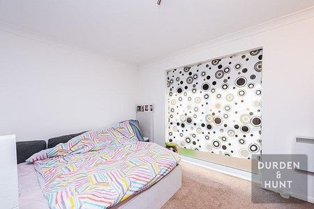 Trotwood, Chigwell - Photo 4