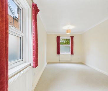 A 2 Bedroom Flat in Eldorado Road, Cheltenham - Photo 1