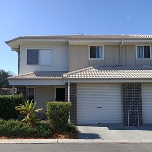 FOR RENT - MODERN 3-BEDROOM TOWNHOUSE - Photo 3