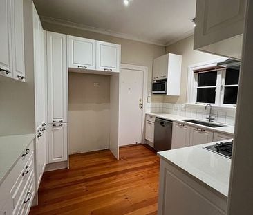 Charm and Character Family home - Photo 4