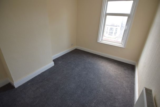 To Let 3 Bed Flat - Photo 1