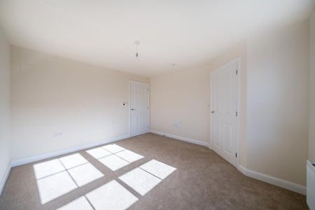 Ilex Drive, Fiddington Fields, Tewkesbury, Gloucestershire - Photo 4