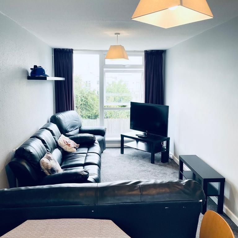 6 bedroom house to rent - Photo 1