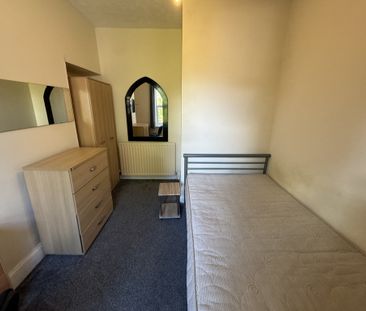 Cromer Street, Burton Stone Lane - P1071 - Photo 3