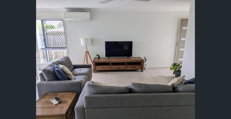 PERFECT HOME! CLOSE TO EVERYTHING! 3 Bedroom Townhouse with BBQ AREA & POOL - Photo 2