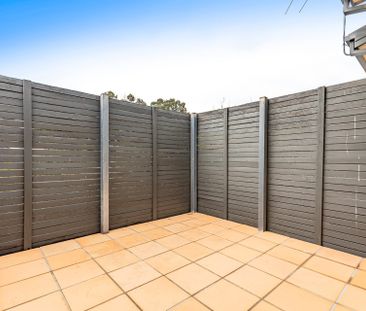 Spacious & Stylish Townhouse Living in Prime Ivanhoe - Photo 4