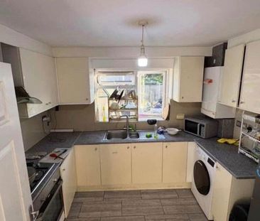 1 bedroom in a house share to rent - Photo 2