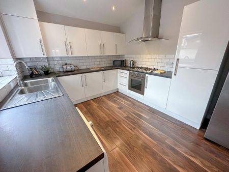 6 bedroom terraced house to rent - Photo 3