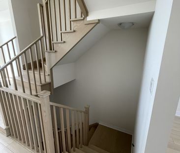For Lease - 6 Russel Wice Avenue, Richmond Hill, Ontario - Photo 1