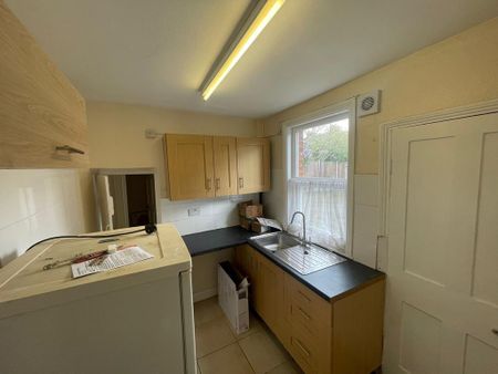 2 bedroom end of terrace house to rent - Photo 3