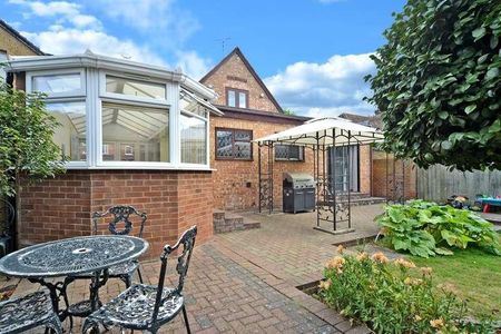 Sidney Road, Staines-upon-thames, TW18 - Photo 2