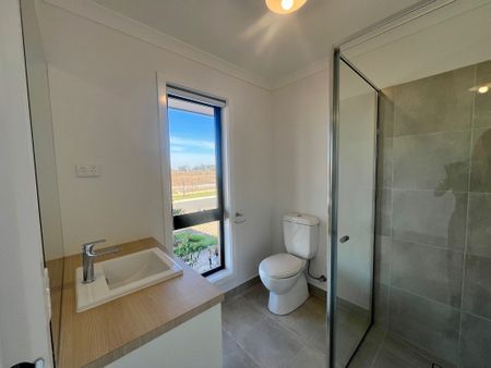 53 Lucania Cres, Tarneit VIC 3029 - House For Rent | Domain - Photo 5