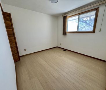 For Lease - 915 Taunton Road, Whitby, Ontario - Photo 4