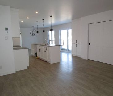 Grand Logement 4 1/2 à louer 1 juillet - Photo 1