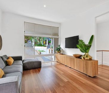 Spacious Coastal Family Home in the Heart of Newport - Photo 6