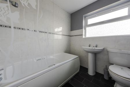 To Let 3 Bed House - Semi-Detached - Photo 5