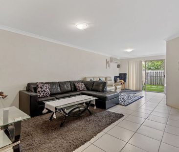 THREE BEDROOM TOWNHOUSE IN QUIET COMPLEX - BREAK OF LEASE - Photo 2