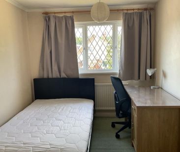 4 bedroom semi-detached house to rent - Photo 3