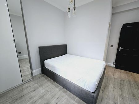 3 bedroom flat to rent - Photo 5
