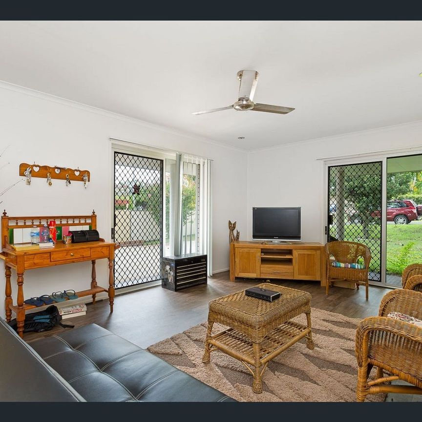 Family Home Close to Everything! - Photo 1