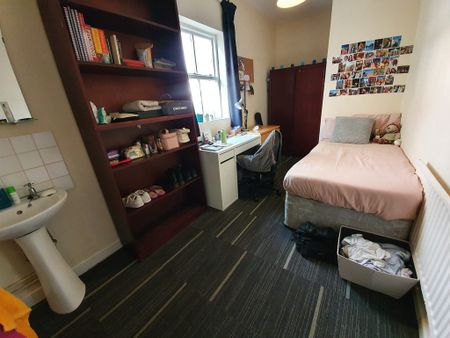 8 Bed Student Accommodation - Photo 4