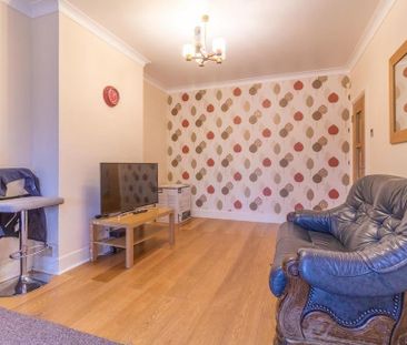 3 Bed Terraced House, Barley Lane, IG3 - Photo 3