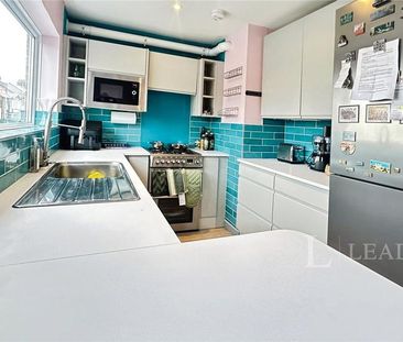 1 bedroom in a house share to rent - Photo 4