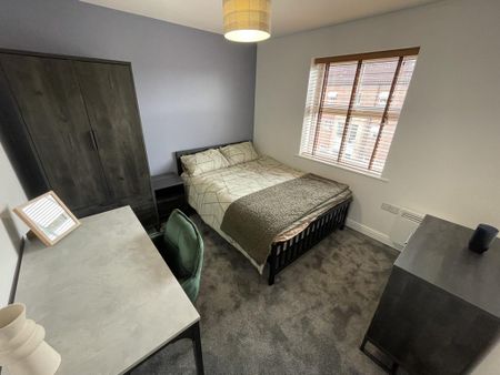 2 bedroom terraced house to rent - Photo 2