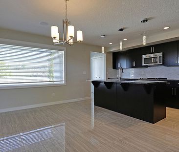 2556 9 Avenue Southeast, Calgary - Photo 2