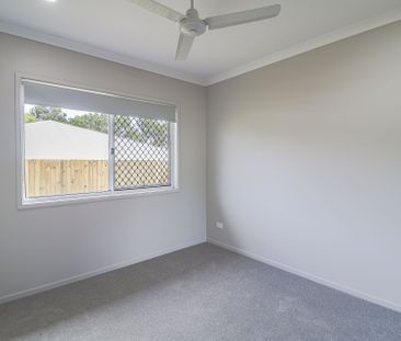 MODERN LIVING MEETS EFFORTLESS COMFORT AT 9 BLACKBRAES COURT! - Photo 5