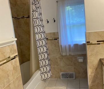 For Lease - 270 Sarnia Road Unit# main level, London North, Ontario - Photo 3