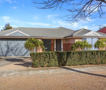 11 Meadow Glen Drive, Melton West, Vic 3337 - Photo 5