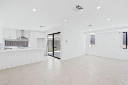 16 Cloudburst Avenue, Baldivis. - Photo 3