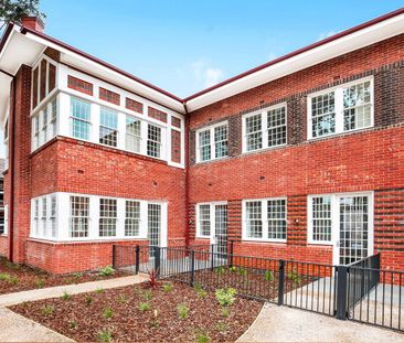 BRAND NEW & STUNNING MODERN TOWNHOUSE ! - Photo 5