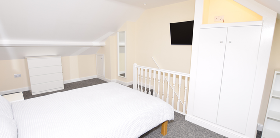 Granville Street Room 1 - Photo 2