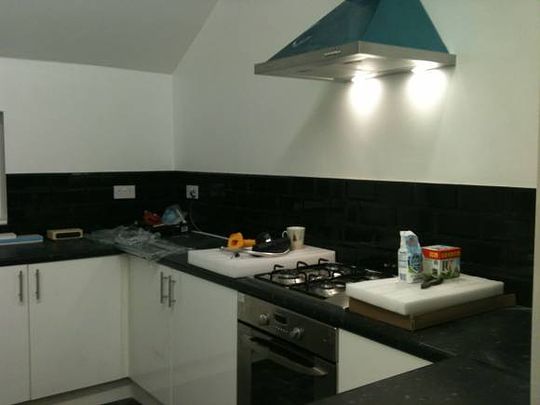 5 Bed - Redurbished Student House - Hull - Photo 1